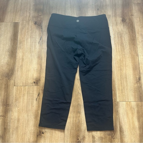 Athleta Black Capri Leggings Size Large - Picture 4 of 9
